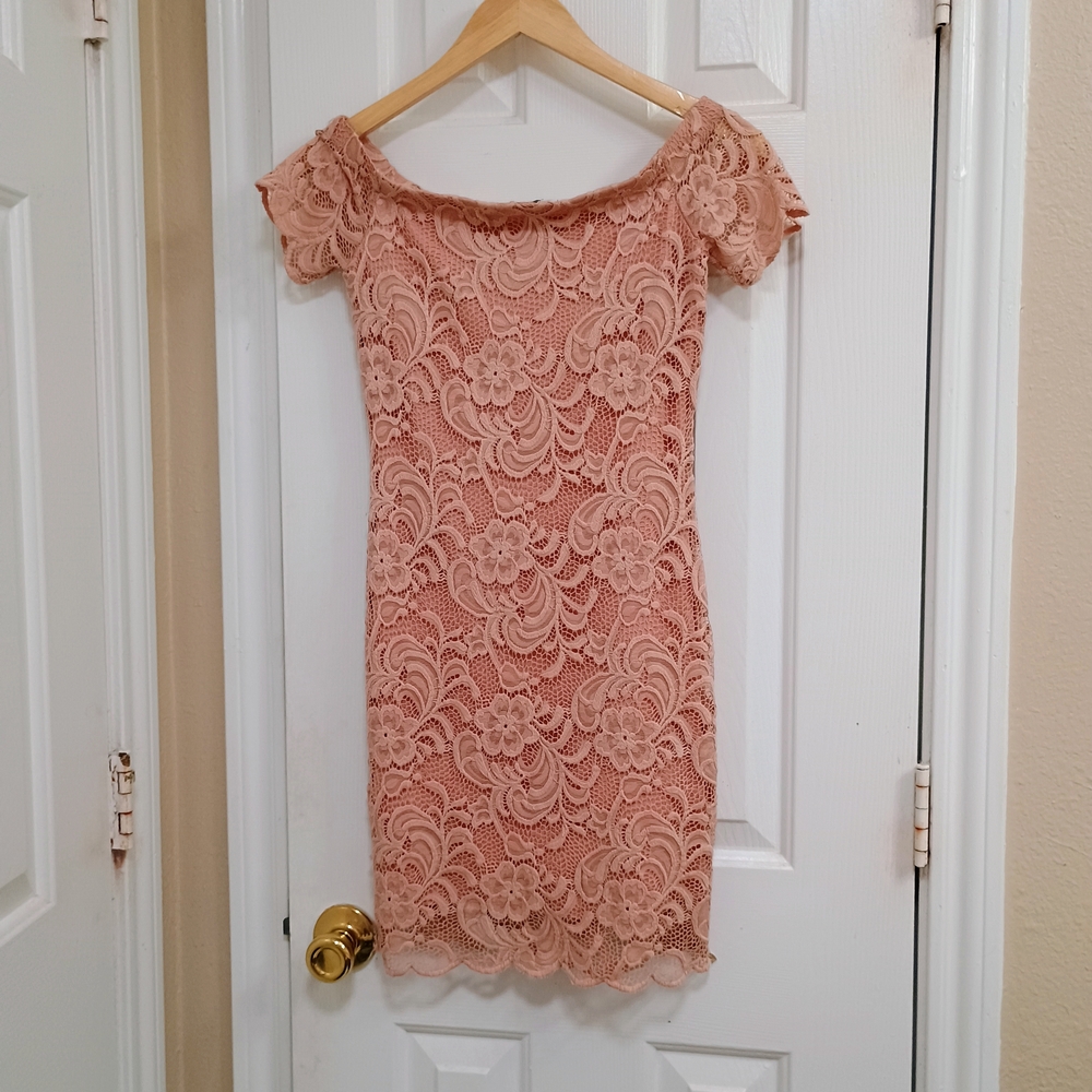 Elegant Lace Off-Shoulder Dress - Pink
